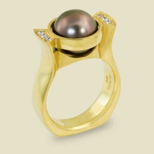 4 Round Black Pearl 10mm with Diamonds 009ct in 18K Yellow Gold