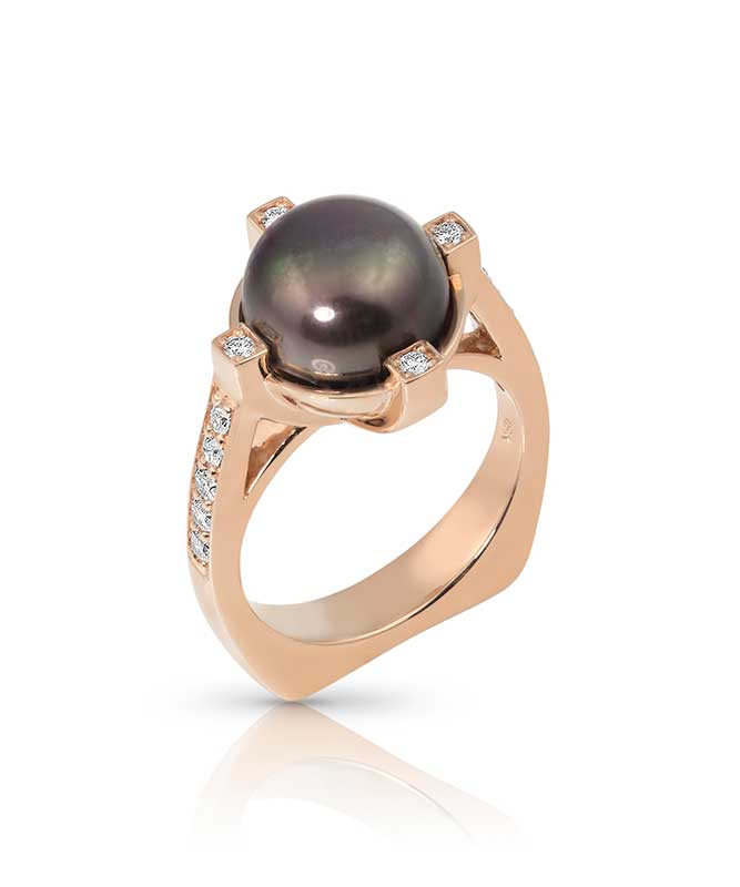 Black Pearl with Diamonds in 18K Rose Gold